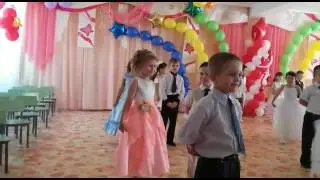 выступление детей в детском саду прикольно и красиво! посмотрите!)