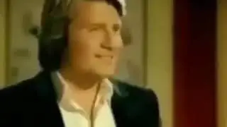 шок мужик ахуенно поёт под чаёк