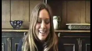 Hilary Duff speaks at the italian fans