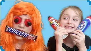 baby взяли у мамочки конфеты
