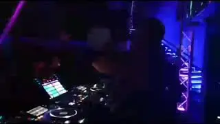 DJ Medoz rocking the crowd @ Papas club Hurghada