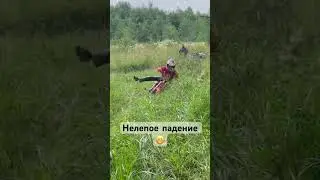 Попал в колею и упал на питбайке. 