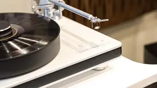 Spotlight - Clearaudio Performance DC Turntable