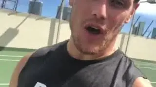 Sam Heughan anuncia a vencedora do sorteio da Omaze.