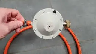 Набор для подключения оборудования к газовому баллону (редуктор 30 мбар, шланг 200 см и хомуты)