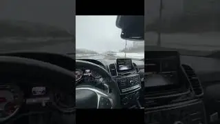 Шашки по гораду на мерсе, уверенно милиметражирует ✊ а как по другому на нем ездить?