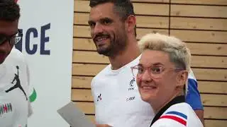 🇫🇷 L'ÉQUIPE DE FRANCE DE NATATION RÉCUPÈRE SA DOTATION OLYMPIQUE POUR PARIS 2024 - INSIDE