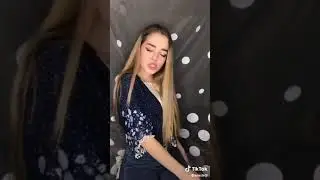 Она одета в гуччи в школе я училась плохо вечно трояки 3