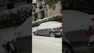 salju turun dari semalam ga ada kendaraan jalan, ga nemu taxi pdhl ada appointment