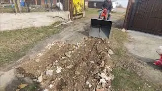 Робота електричного міні навантажувача.
