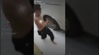 многодетная семья в своём кемпере путешествует