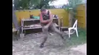 Прикол, ржака, Парень прикольно танцует