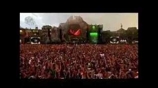 PUTIN PLAYING AT TOMORROWLAND