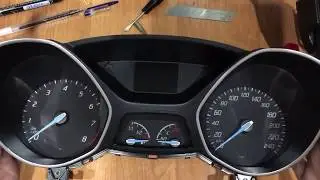 Disassembling the dashboard of the Ford Focus 3