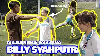Di ajarin Bang billy main bola!!!