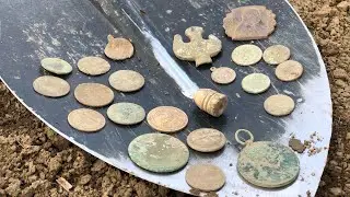 Багато монет. Бойові нагороди. Трипільська культура!