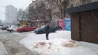 Половина павильона на остановке «ст. м. Берестейская» на ул. Лагерная, 46/48