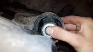 Изношенный сайлентблок W202