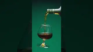 Пусть вечер перестанет быть томным. Отдохни. Напиток янтарного цвета наливают в бокал.