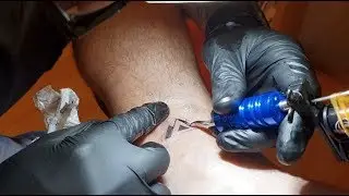 Siempre hay una primera vez / Primer tatuaje, AUTOTATUAJE.