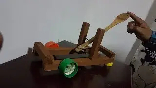 como hacer una catapulta casera con materiales reciclables