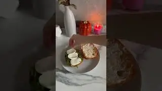 Сытный сэндвич на завтрак😋 