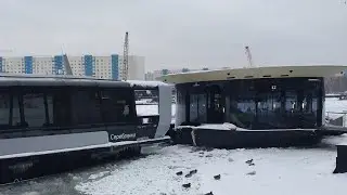 Электрическое судно "Серебрянка" подходит к причалу "Нагатинский затон" зимой 2024