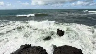Relaxing background ocean waves