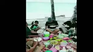 Piknik hari minggu. One melangka beach, Togo Binongko, Wakatobi