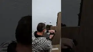 Облицовка в душевой плиткой под паркет  