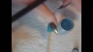 How to apply glitter to gel polish