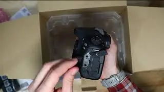 Unboxing the Canon 90D