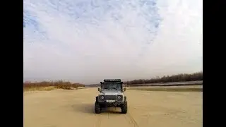 На defender'е через протоку на остров Медвежий.