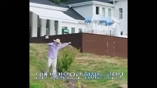 taetae protecting himself from too much sunlight + members' reaction 😂😂