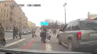Люди мешают быдлу ехать на красный