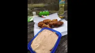 голодным не смотреть. Наггетсы у реки. Велообед.