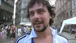 Czech Street Theatre: Performers entertain Prague at international theatre festival
