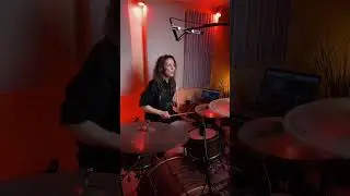 Groove inspired by latest apple keynote. 8 mic setup with new EVO 16 audio interface. #drums