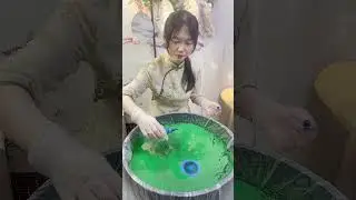 Making Chinese hand-painted fans, half natural, half artificial. #painting #art #diy