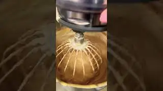 Всем привет 👋 Рабочий процесс выпекаю бисквиты 😉💪