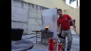 Como apagar fogo em oleo