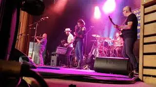 Yvette Landry & Friends - Fee Fee Poncheaux