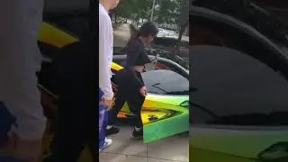 Lamelo Ball and his girlfriend doing some grocery shopping