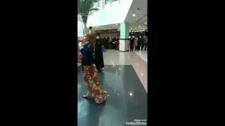 It,s more fun to watch a showdown in a mall of Saudi Arabia