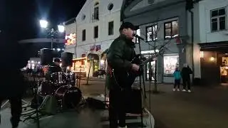 25.11.2024 Brest Belarus...  Уличные музыканты/Street musicians... Walks with Victoria