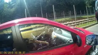 Свали джама, няма да те бия, спокойно!!! ;)