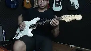 Demo Guitar Squier Bullet Series HSS Artic White