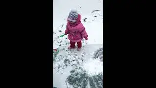Саша, Илюша и первый снег ))) видео для детей )))