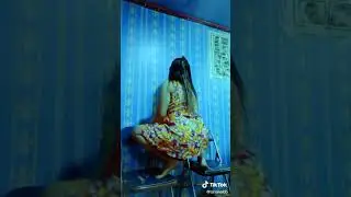 Goyang bokong di atas kursi , goyanganya nikmat😋