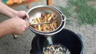 Картофель фри в казане.